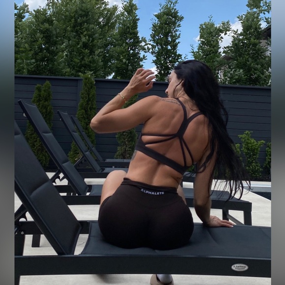 Alphalete kinetic sports bra in arcade pink - Picture 14 of 17